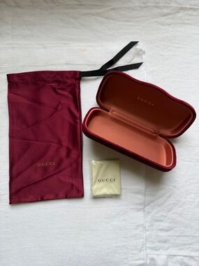 Gucci Burgundy Velvet Sunglasses Case with drawstring Dust Bag & cloth